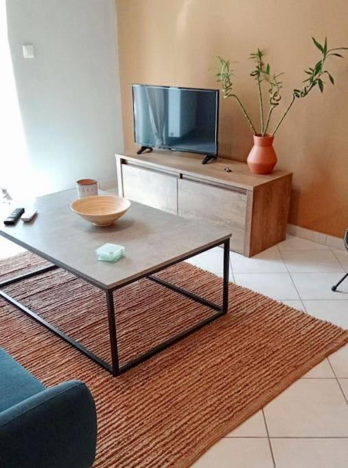Central Artistic 2-Bedroom Apartment 79Sqm Tripoli Esterno foto