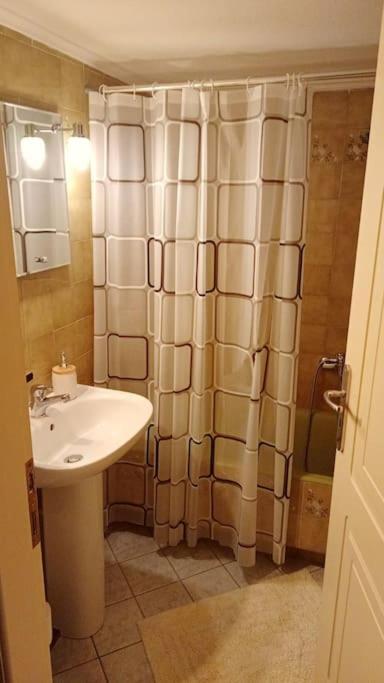 Central Artistic 2-Bedroom Apartment 79Sqm Tripoli Esterno foto